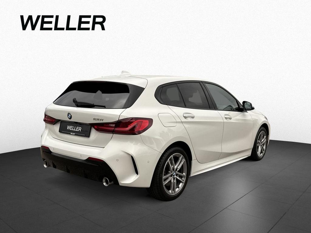BMW 120 2023 г. Белый, пробег 48440 км