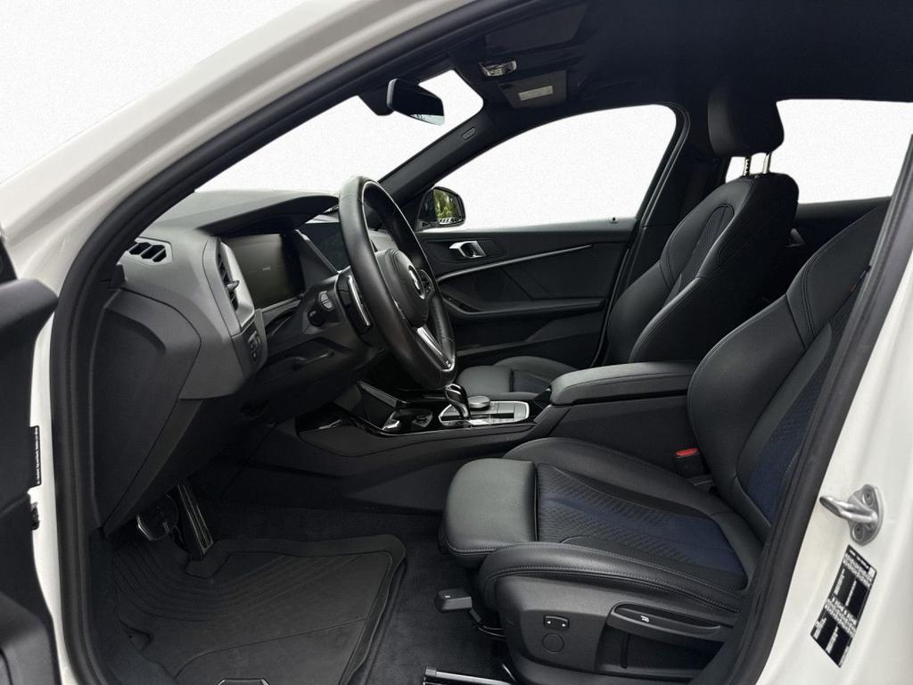BMW 120 2023 г. Белый, пробег 48440 км