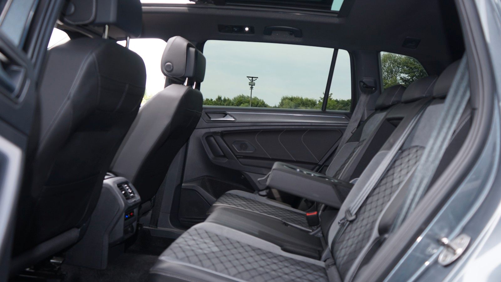 Volkswagen TIGUAN ALLSPACE 2023 г. Серый, пробег 59271 км