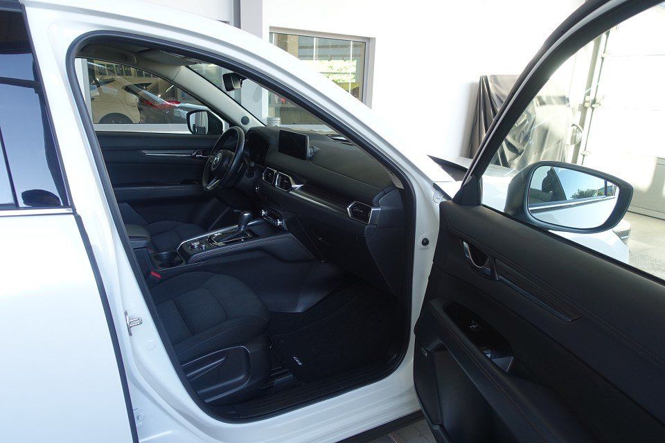 Mazda CX-5 2023 г. Белый, пробег 59985 км