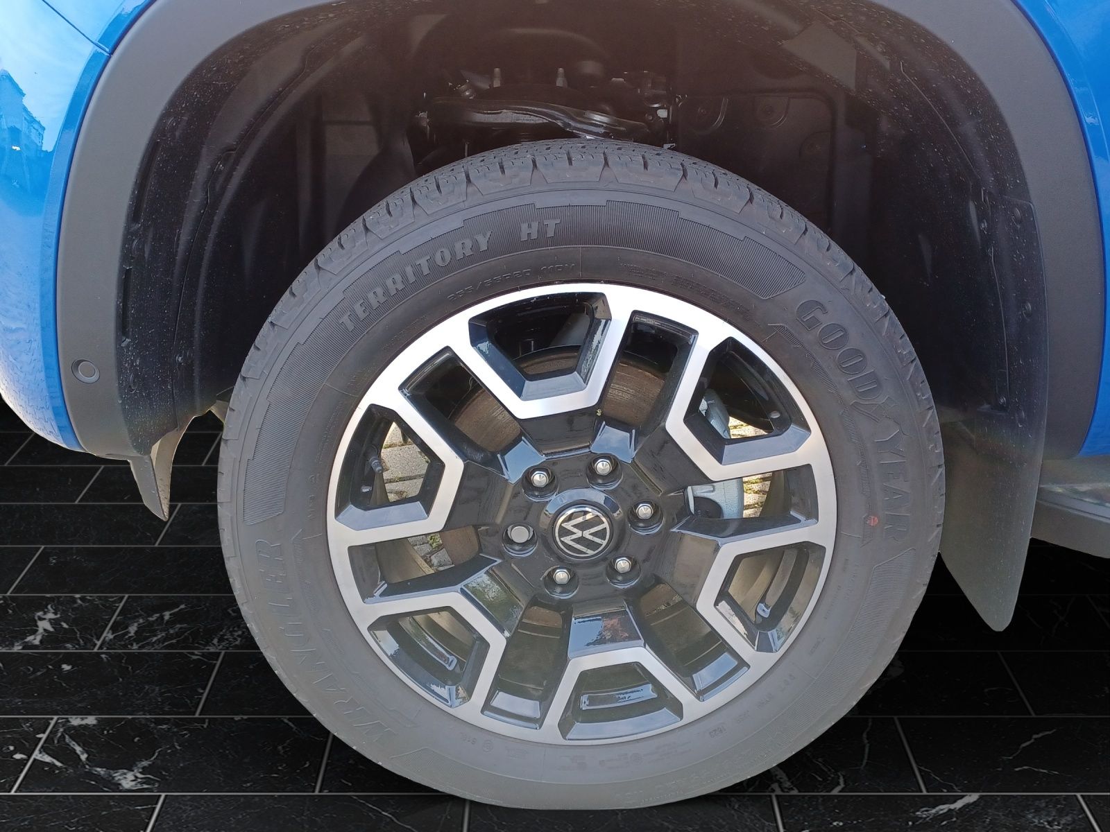 Volkswagen Amarok 2024 г. Серый, пробег 29900 км