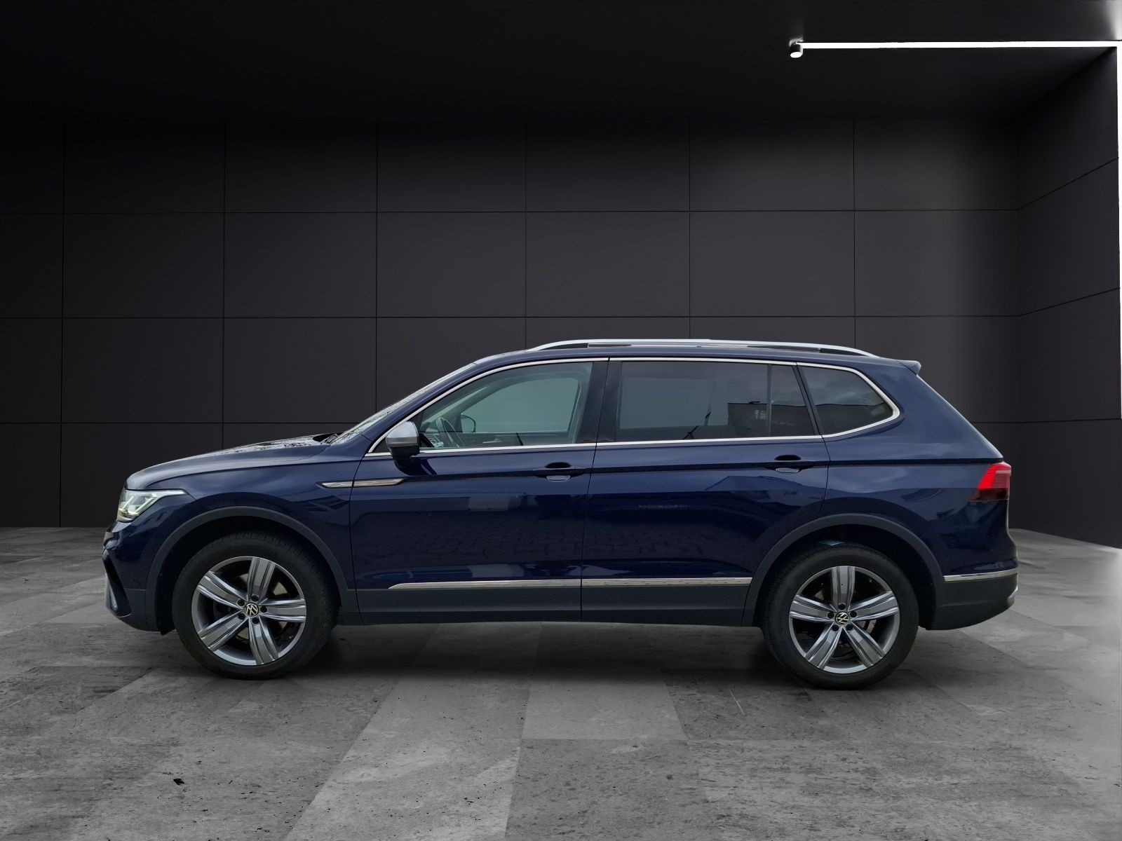 Volkswagen TIGUAN ALLSPACE 2022 г. Синий, пробег 53500 км