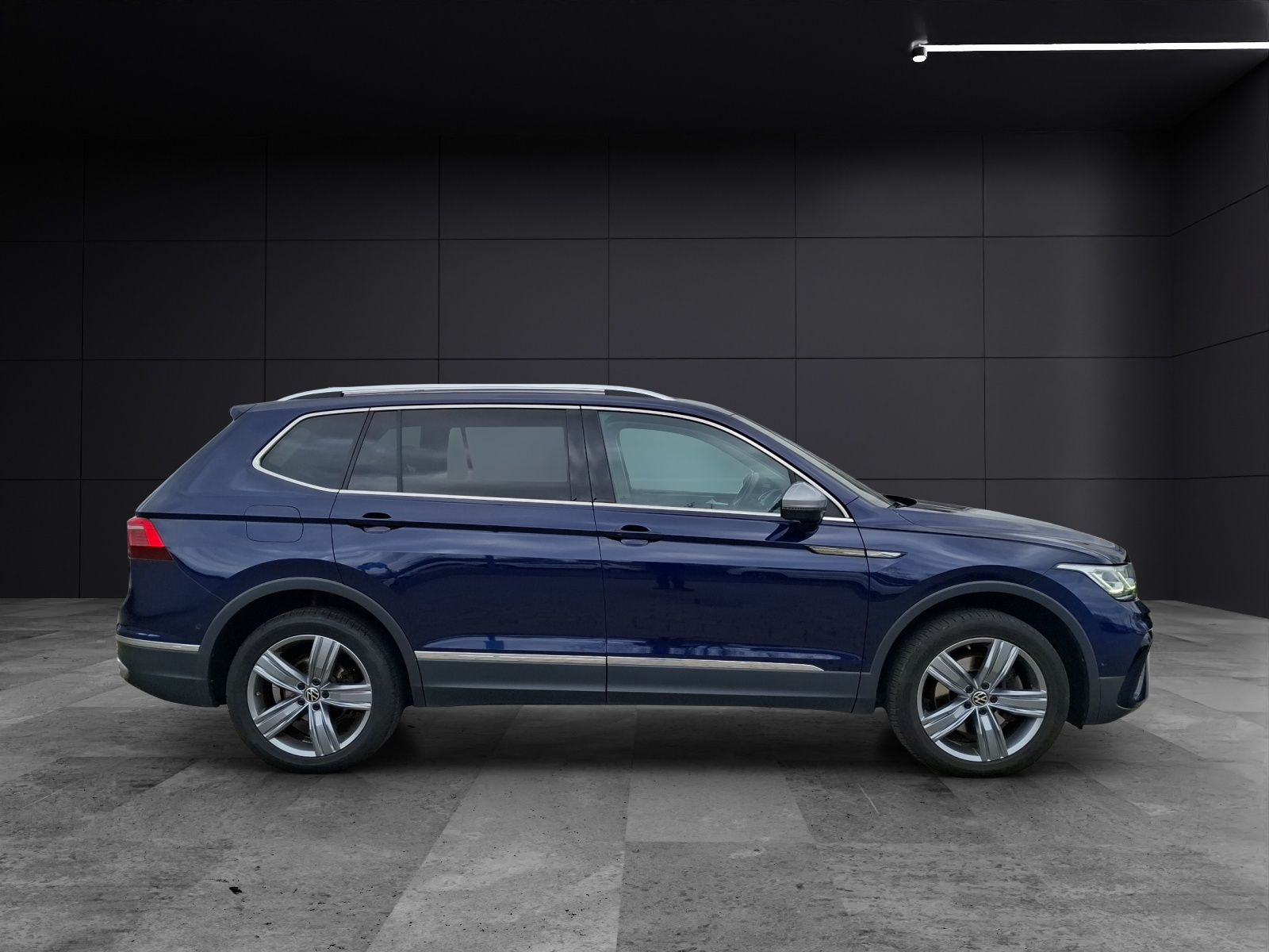 Volkswagen TIGUAN ALLSPACE 2022 г. Синий, пробег 53500 км
