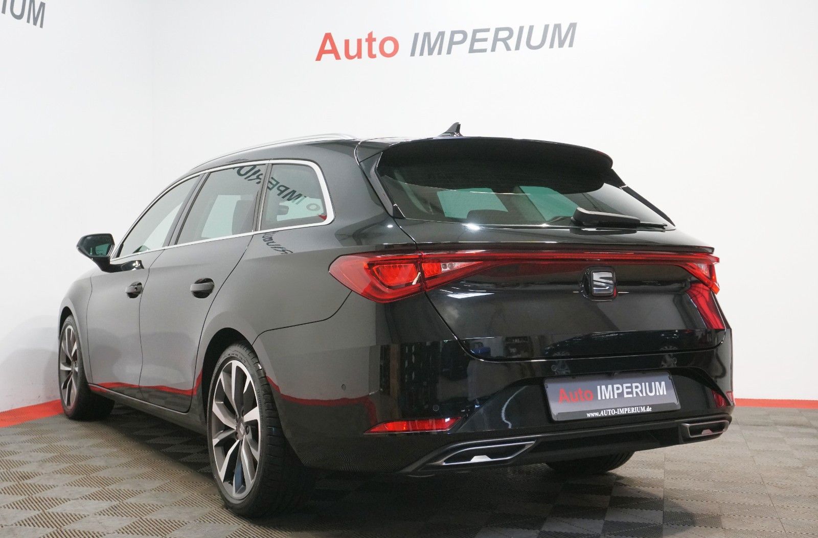 SEAT Leon 2022 г. Чёрный, пробег 54689 км