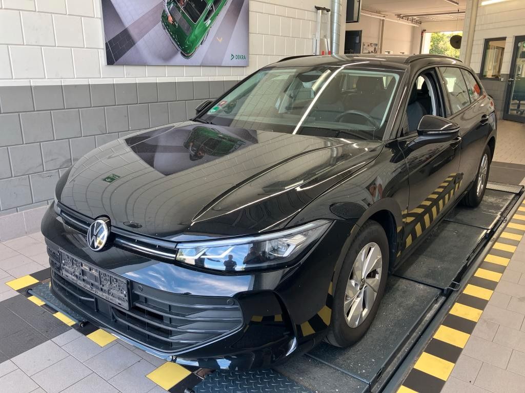 Volkswagen PASSAT VARIANT 2024 г. Чёрный, пробег 43549 км