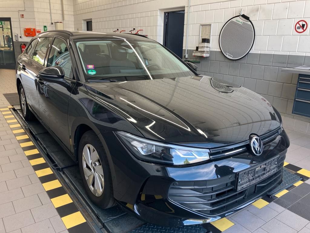 Volkswagen PASSAT VARIANT 2024 г. Чёрный, пробег 43549 км