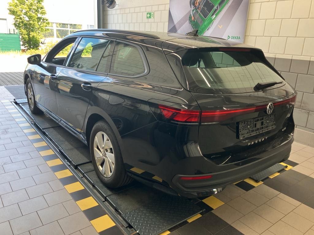 Volkswagen PASSAT VARIANT 2024 г. Чёрный, пробег 43549 км