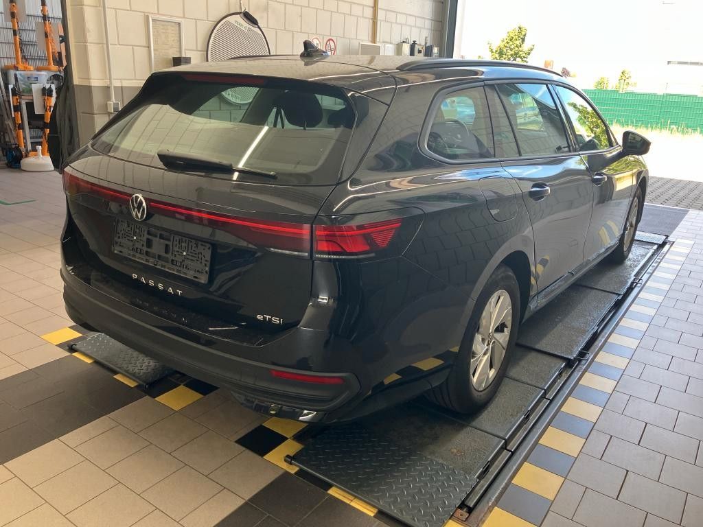 Volkswagen PASSAT VARIANT 2024 г. Чёрный, пробег 43549 км