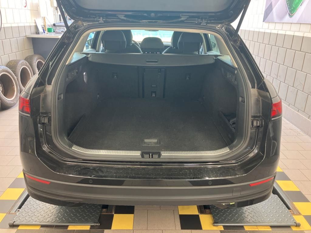 Volkswagen PASSAT VARIANT 2024 г. Чёрный, пробег 43549 км