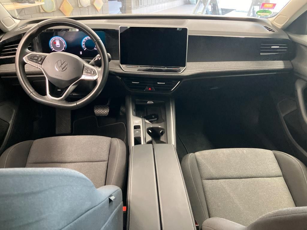 Volkswagen PASSAT VARIANT 2024 г. Чёрный, пробег 43549 км