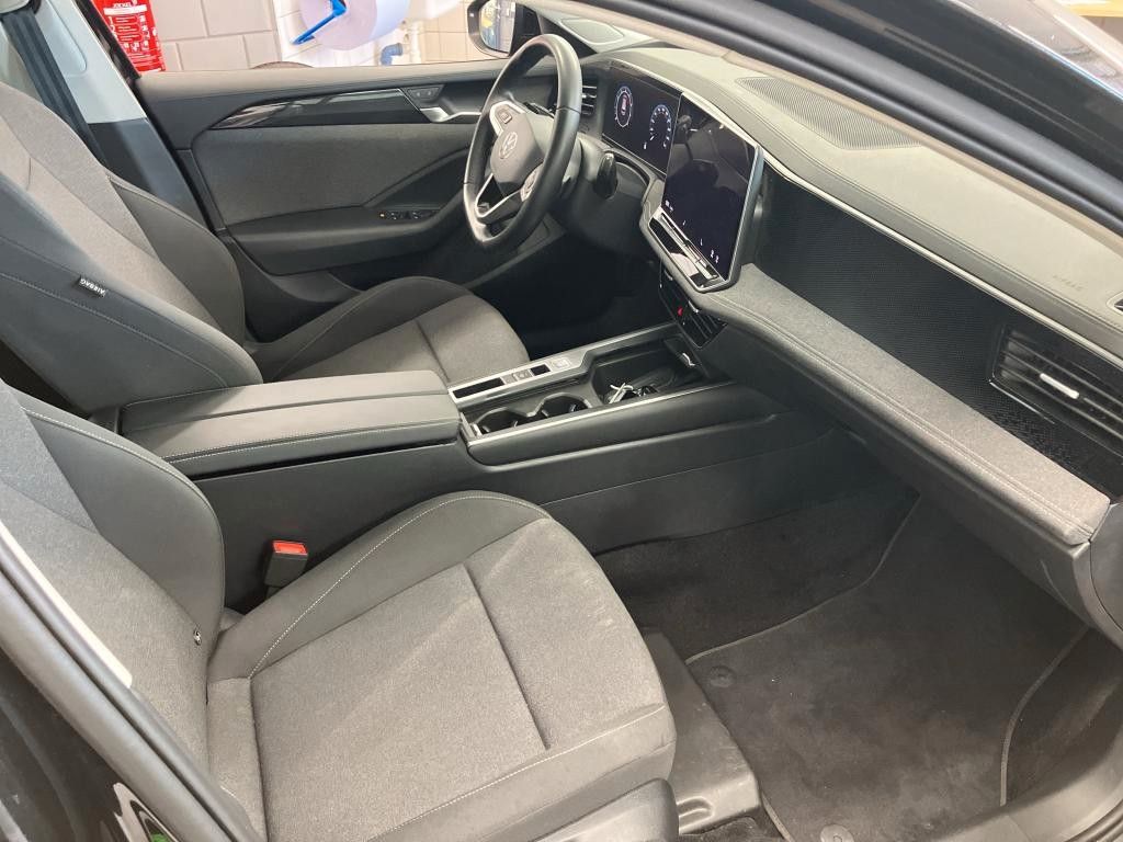 Volkswagen PASSAT VARIANT 2024 г. Чёрный, пробег 43549 км