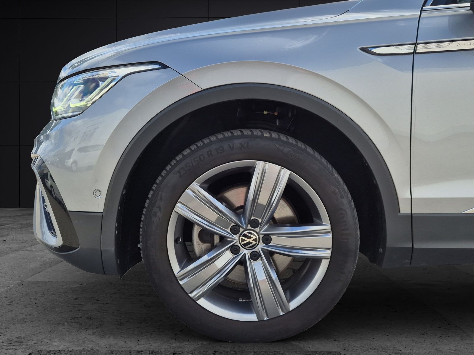 Volkswagen TIGUAN ALLSPACE 2022 г. Серебристый, пробег 51000 км
