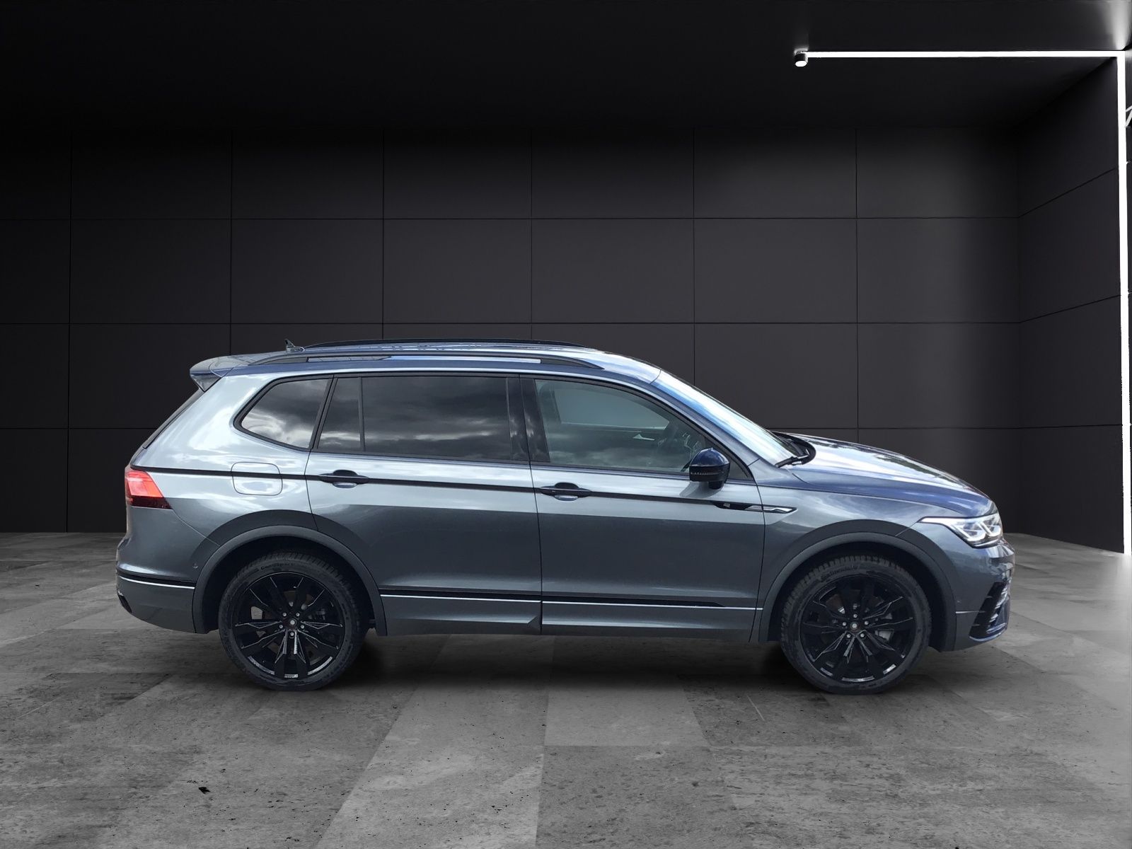Volkswagen TIGUAN ALLSPACE 2024 г. Серый, пробег 19800 км
