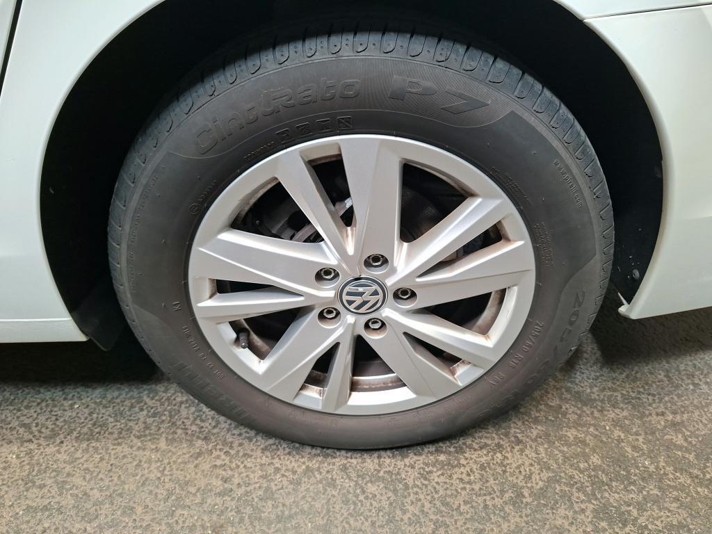 Volkswagen Golf 2023 г. Белый, пробег 11738 км