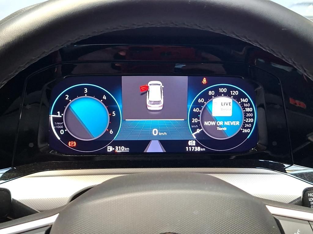 Volkswagen Golf 2023 г. Белый, пробег 11738 км