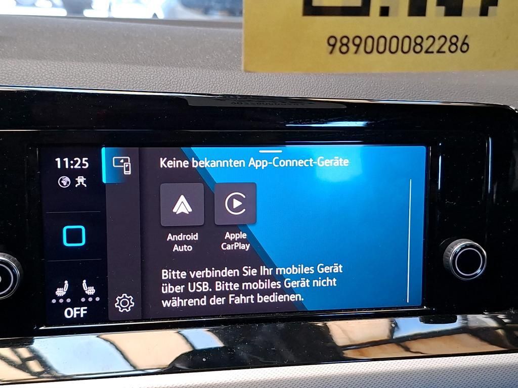 Volkswagen Golf 2023 г. Белый, пробег 11738 км