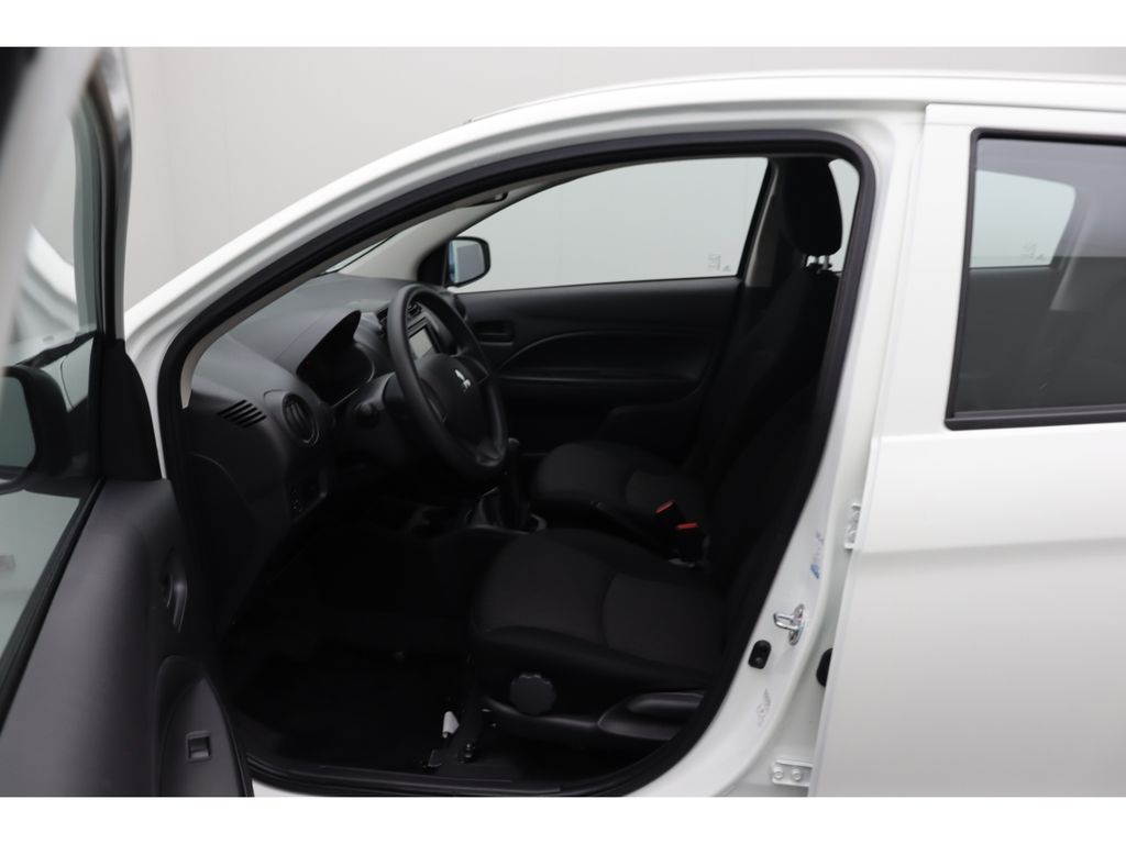 Mitsubishi Space Star 2023 г. Белый, пробег 18261 км