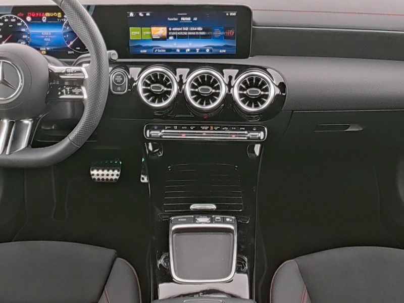 Mercedes-Benz CLA 250 2025 г. Серебристый, пробег 4249 км