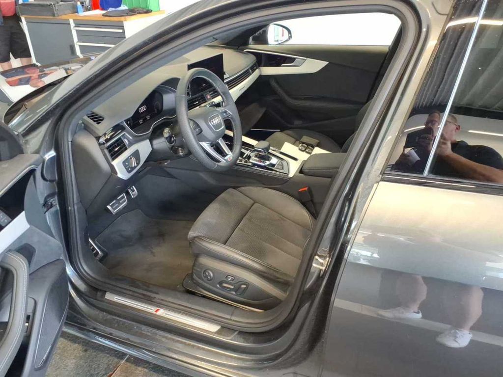 Audi A4 2024 г. Серый, пробег 37800 км