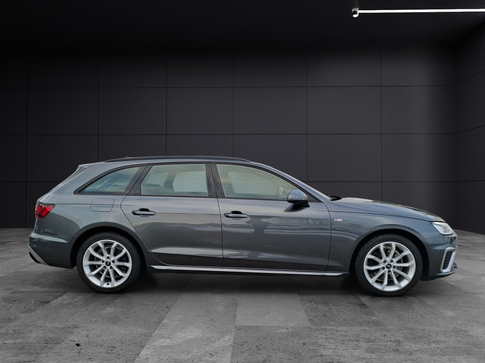 Audi A4 2024 г. Серый, пробег 44500 км