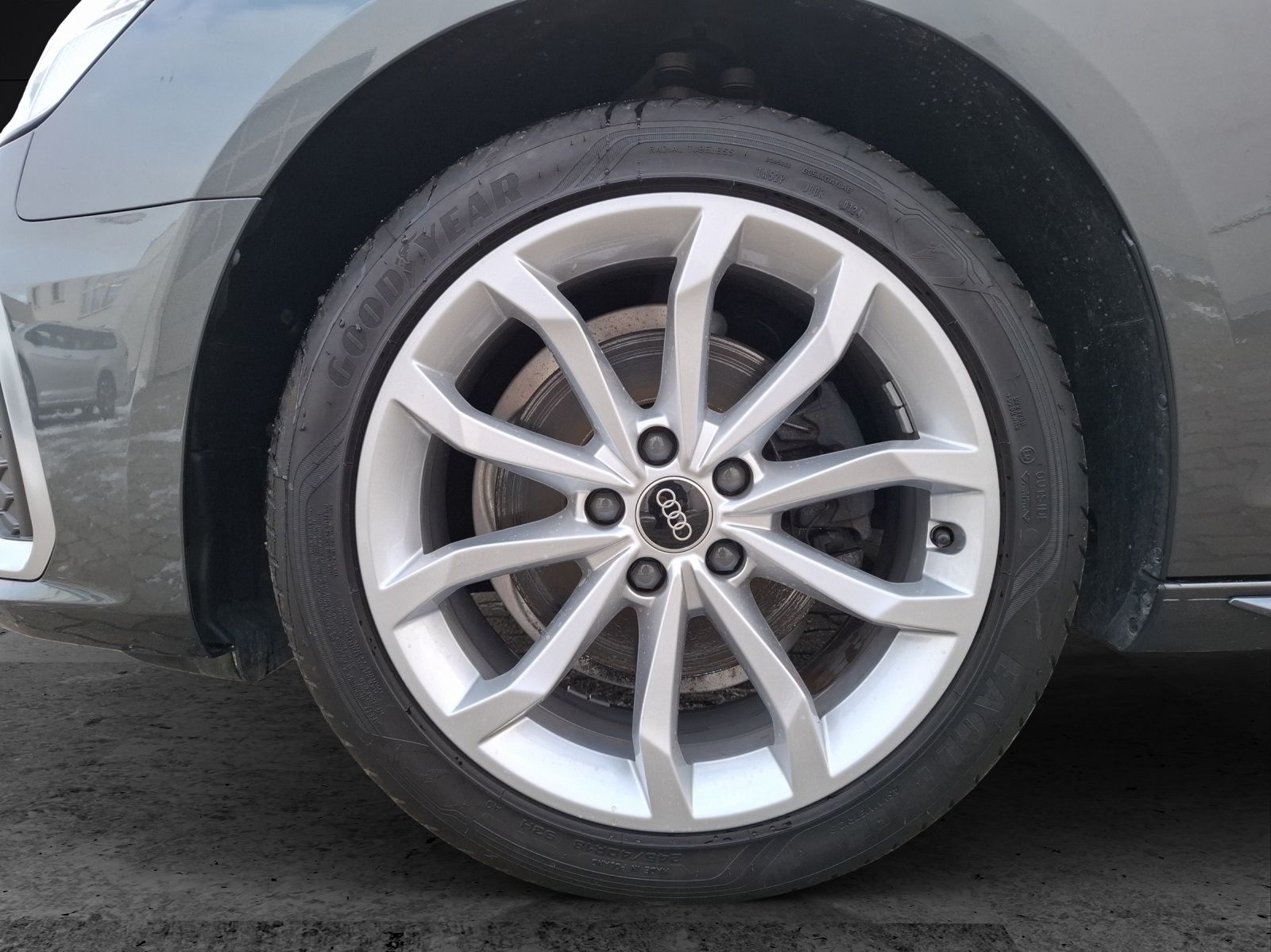 Audi A4 2024 г. Серый, пробег 44500 км