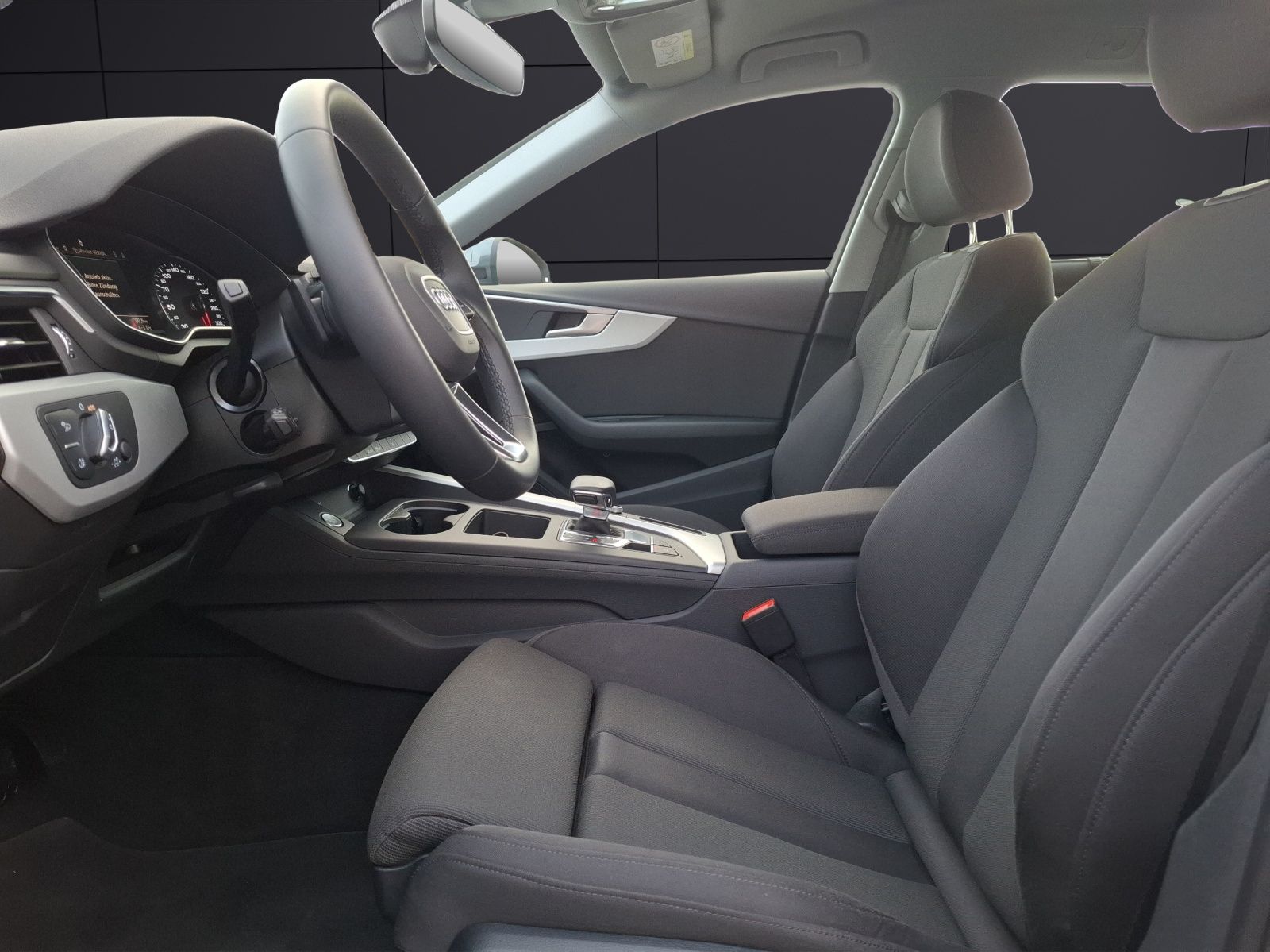 Audi A4 2024 г. Серый, пробег 44500 км