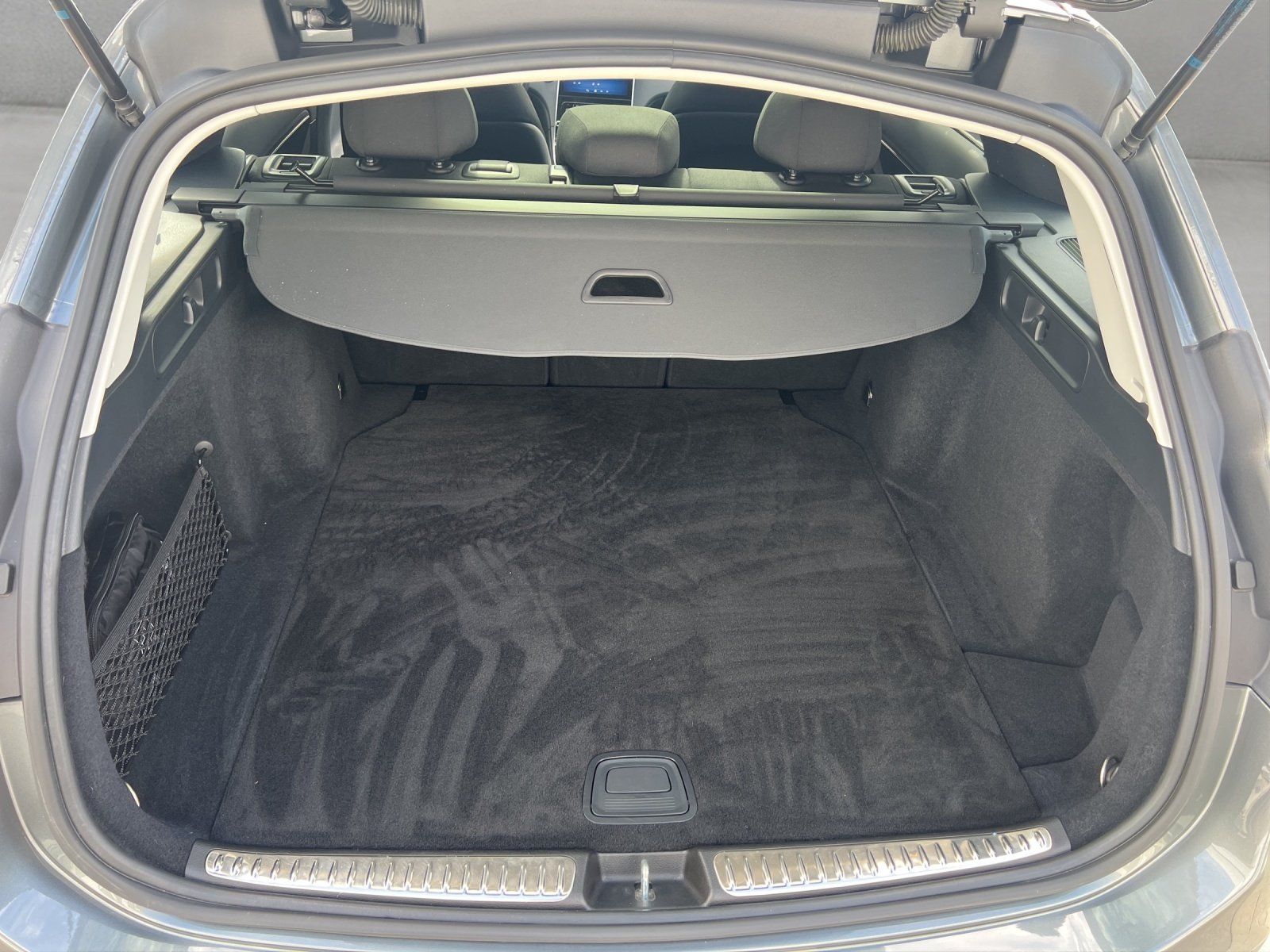Mercedes-Benz C 180 2023 г. Серый, пробег 31890 км