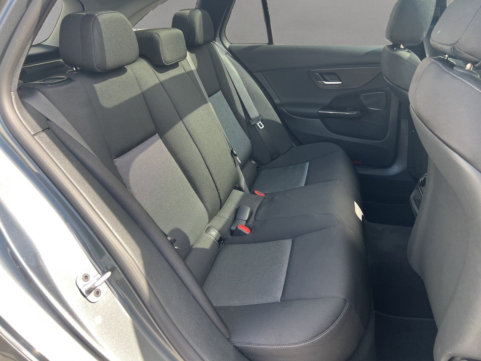 Mercedes-Benz C 180 2023 г. Серый, пробег 31890 км