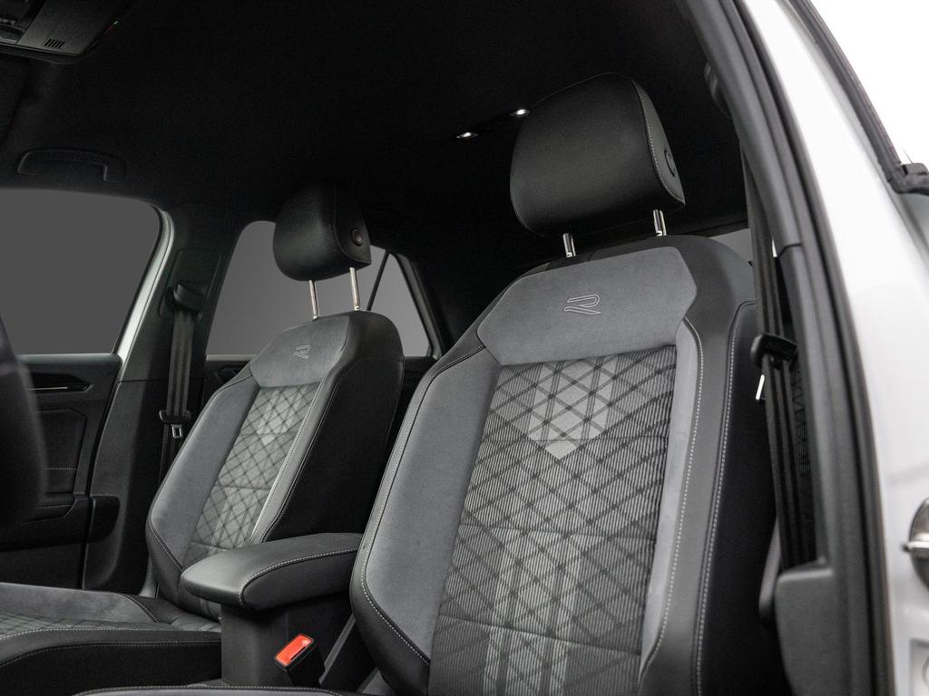 Volkswagen T-Roc 2023 г. Белый, пробег 30000 км