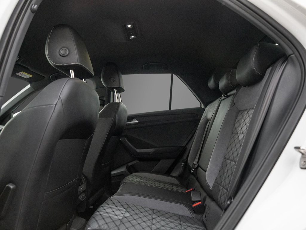 Volkswagen T-Roc 2023 г. Белый, пробег 30000 км