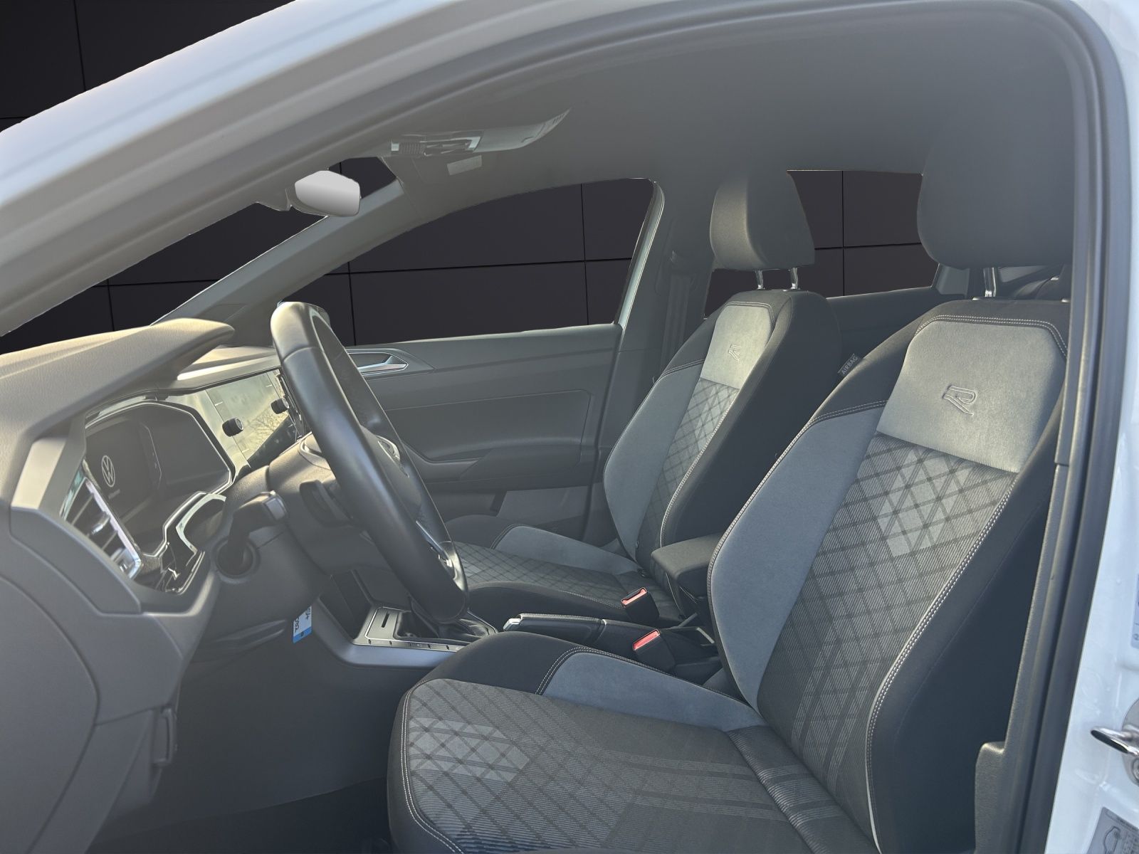 Volkswagen Polo 2022 г. Белый, пробег 59000 км