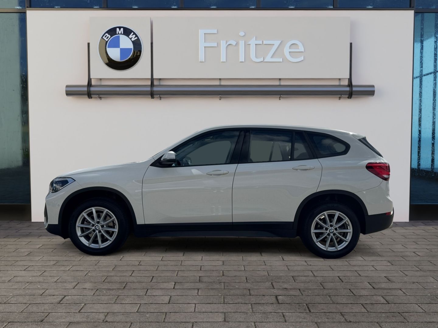 BMW X1 2022 г. Белый, пробег 37780 км
