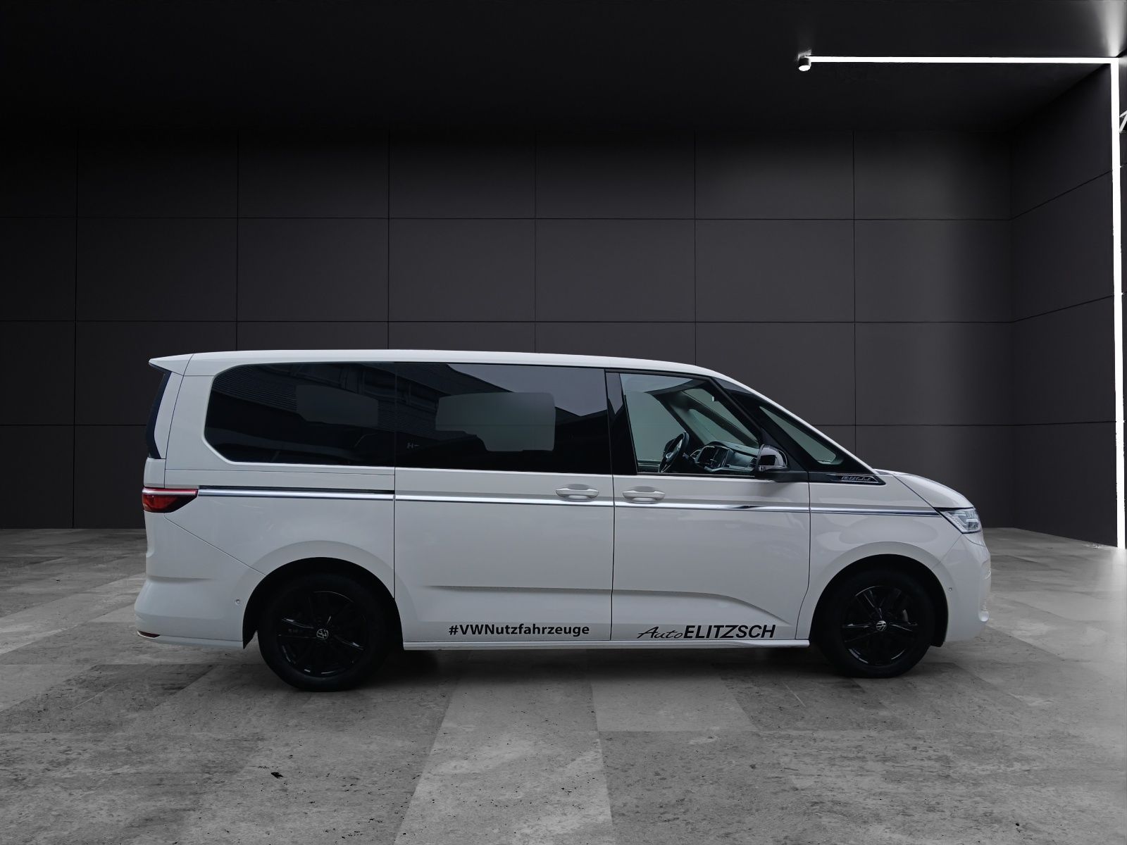 Volkswagen T7 MULTIVAN 2024 г. Белый, пробег 44900 км