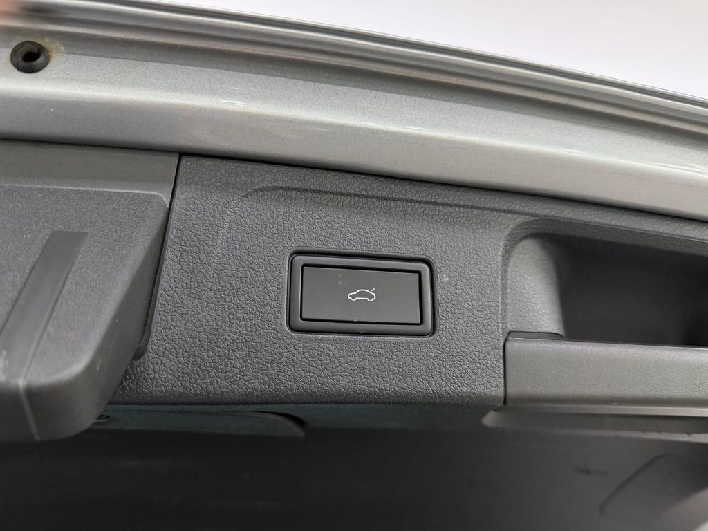 Volkswagen PASSAT VARIANT 2023 г. Белый, пробег 58700 км