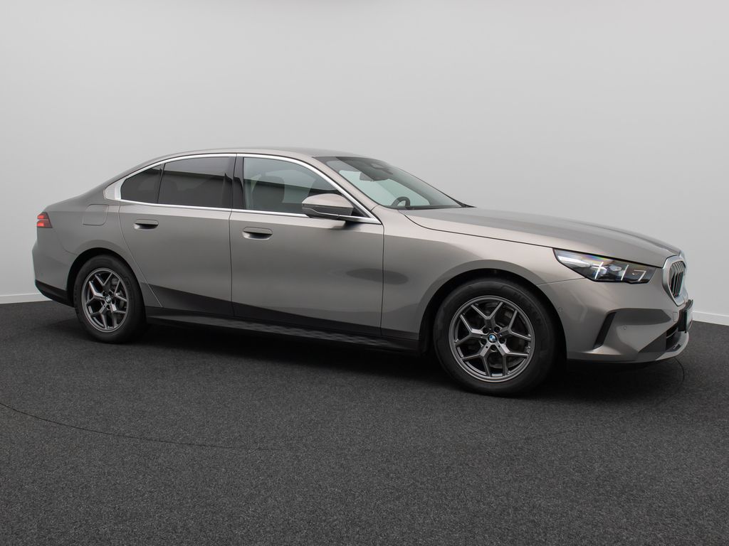 BMW 520 2024 г. Серый, пробег 46305 км