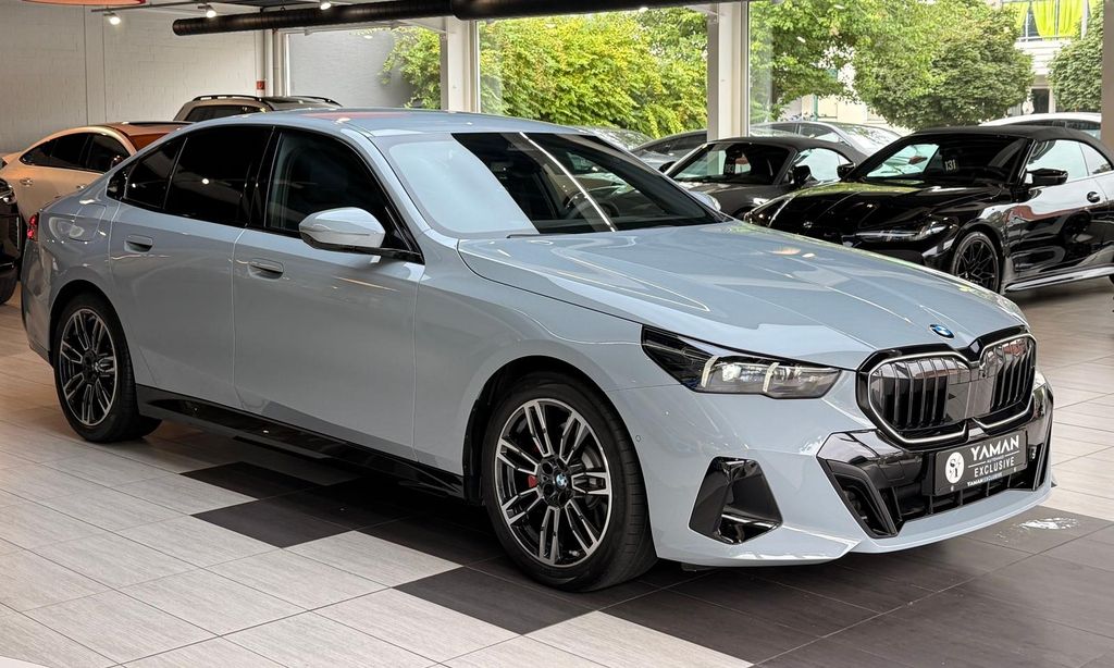 BMW 520 2026 г. Серый, пробег 15100 км