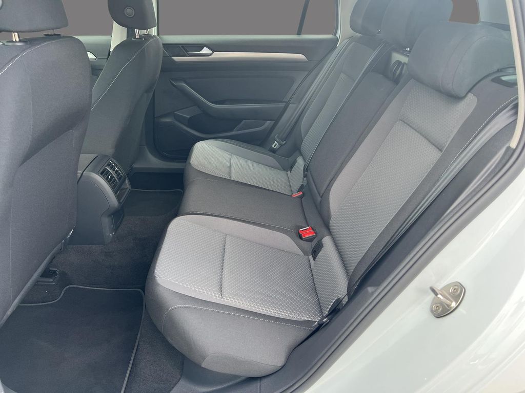 Volkswagen PASSAT VARIANT 2023 г. Белый, пробег 56950 км