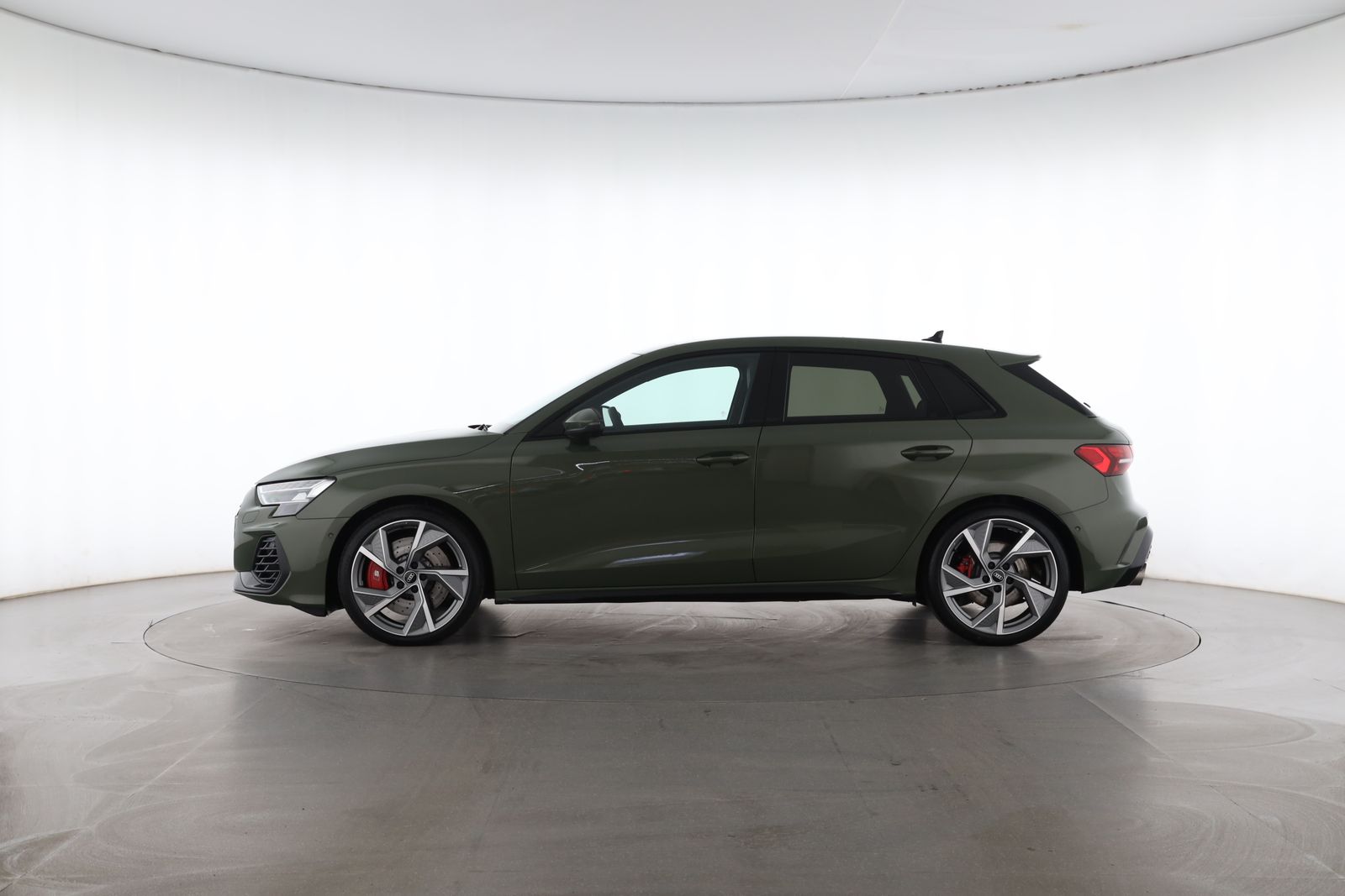 Audi S3 2025 г. Зелёный, пробег 5989 км