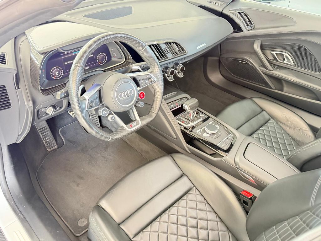 Audi R8 2022 г. Белый, пробег 29900 км