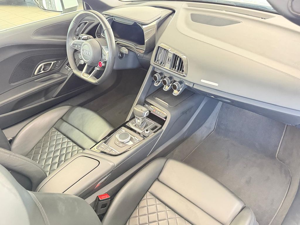 Audi R8 2022 г. Белый, пробег 29900 км