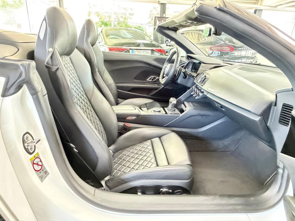 Audi R8 2022 г. Белый, пробег 29900 км