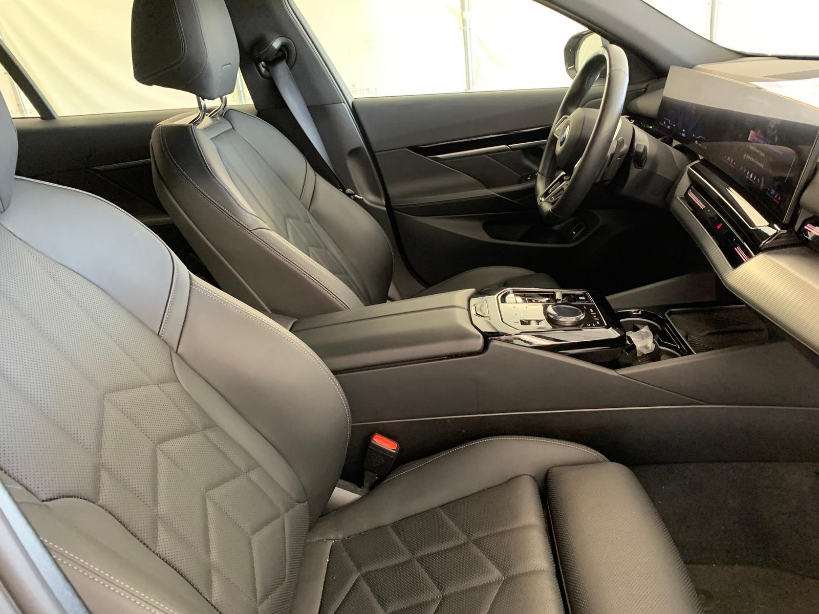 BMW 520 2024 г. Чёрный, пробег 43500 км