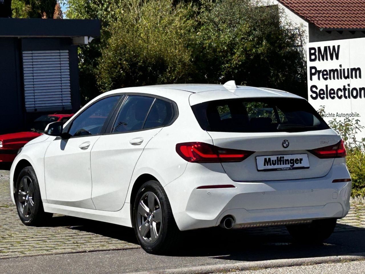 BMW 118 2022 г. Белый, пробег 41603 км