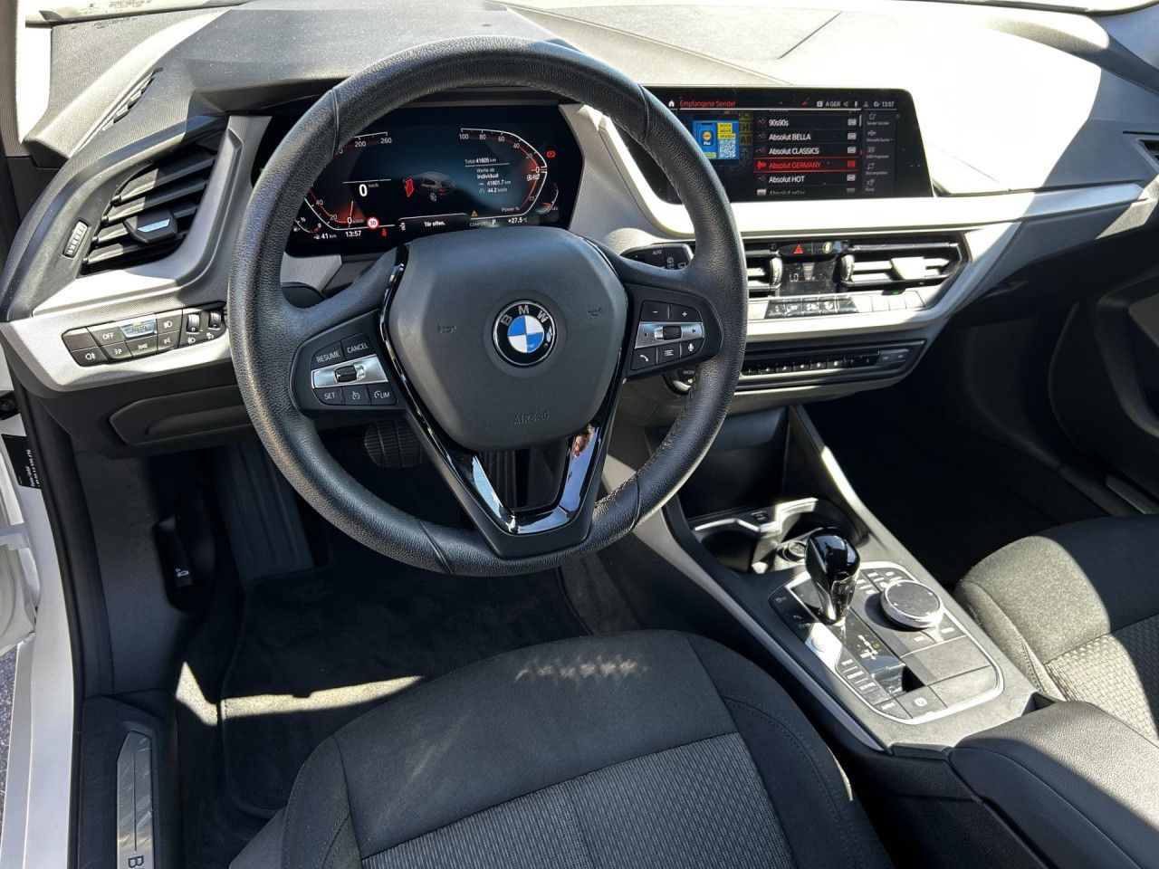 BMW 118 2022 г. Белый, пробег 41603 км