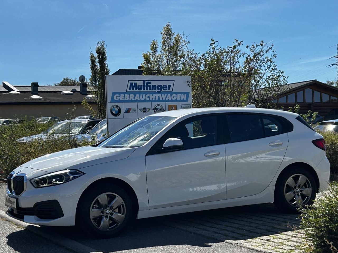 BMW 118 2022 г. Белый, пробег 41603 км
