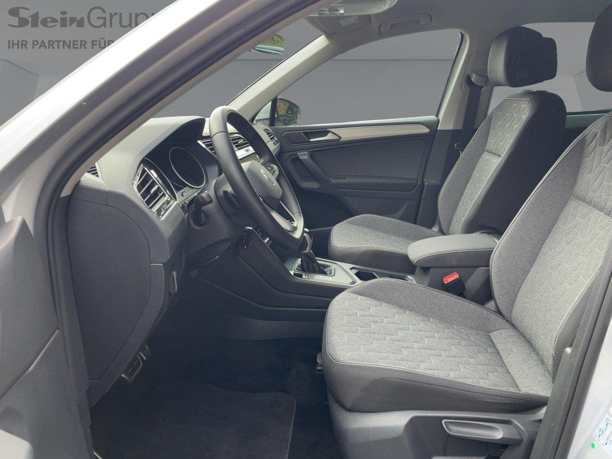 Volkswagen Tiguan 2023 г. Серебристый, пробег 16150 км