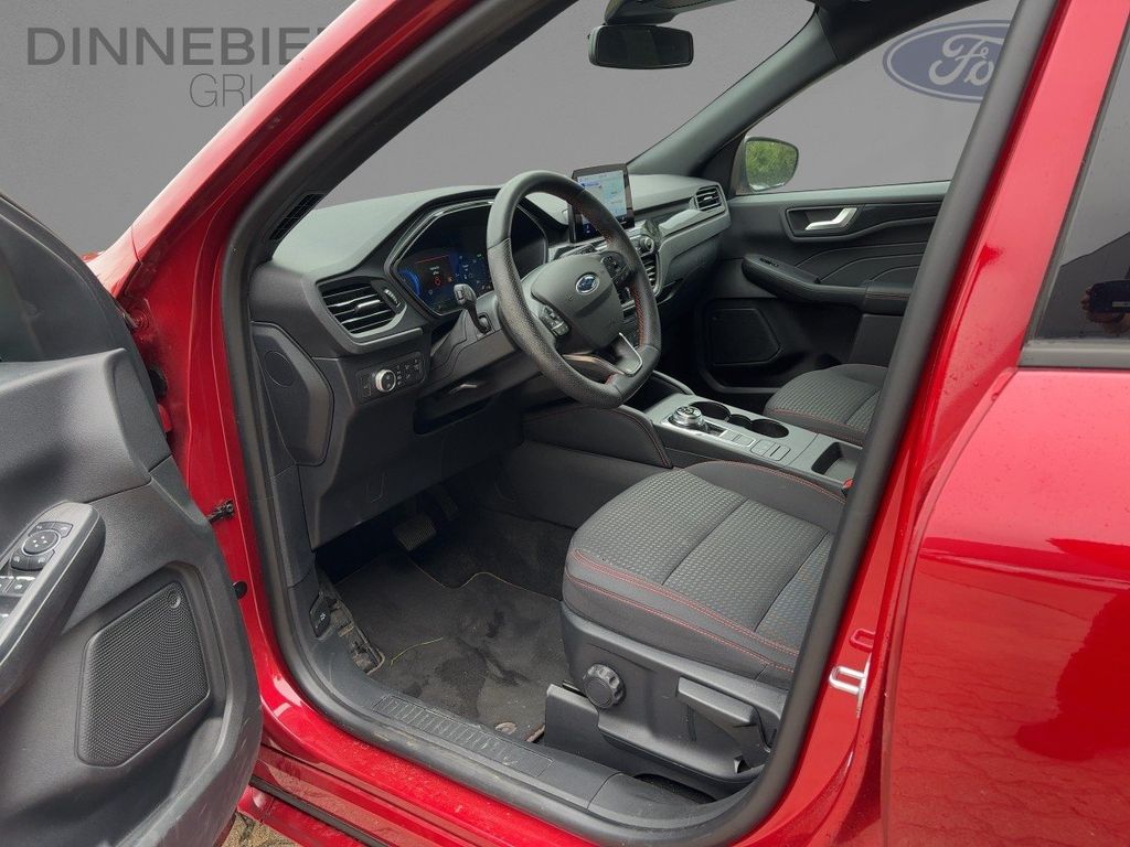 Ford Kuga 2022 г. Красный, пробег 48010 км
