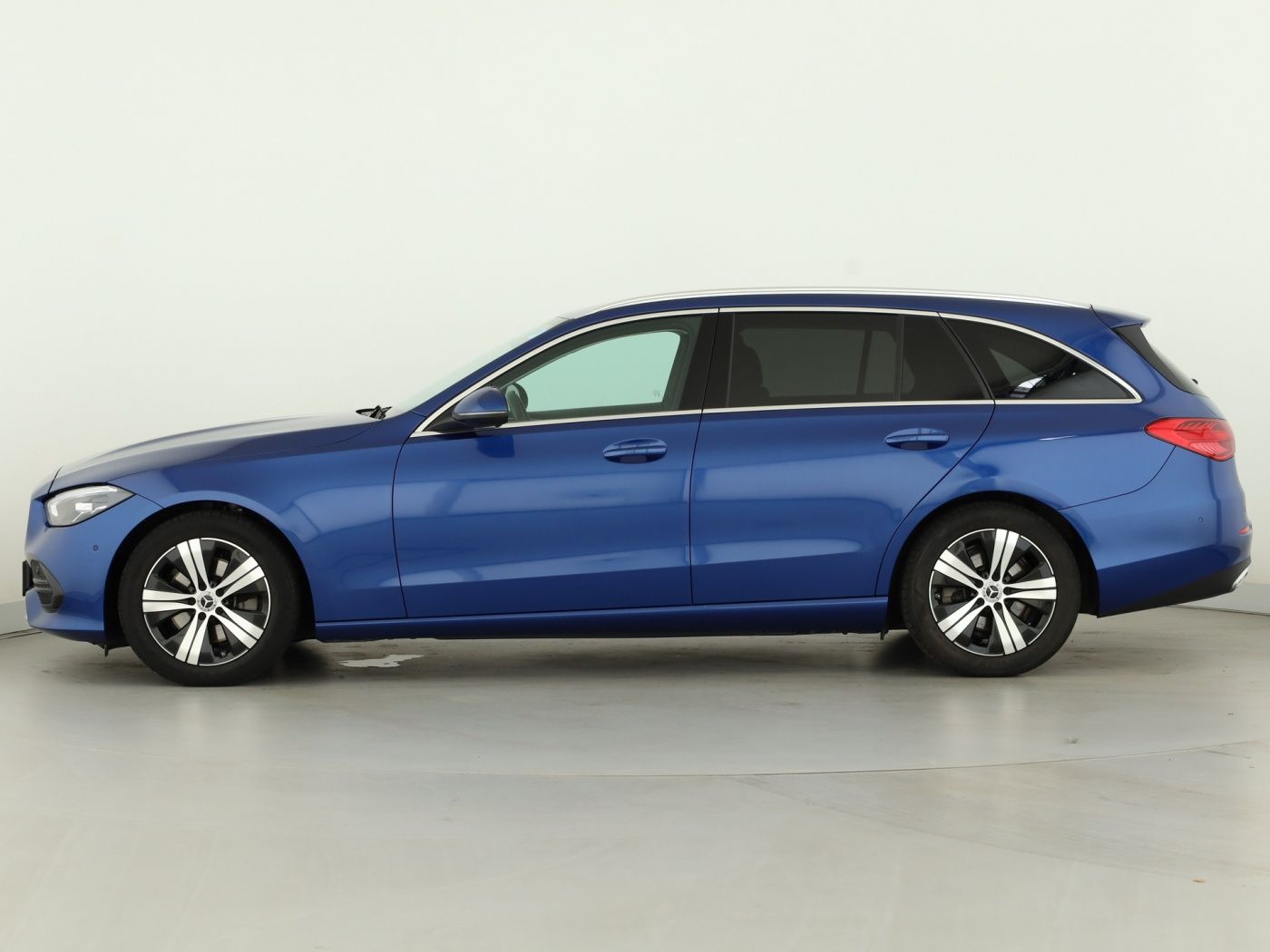 Mercedes-Benz C 200 2024 г. Синий, пробег 39411 км
