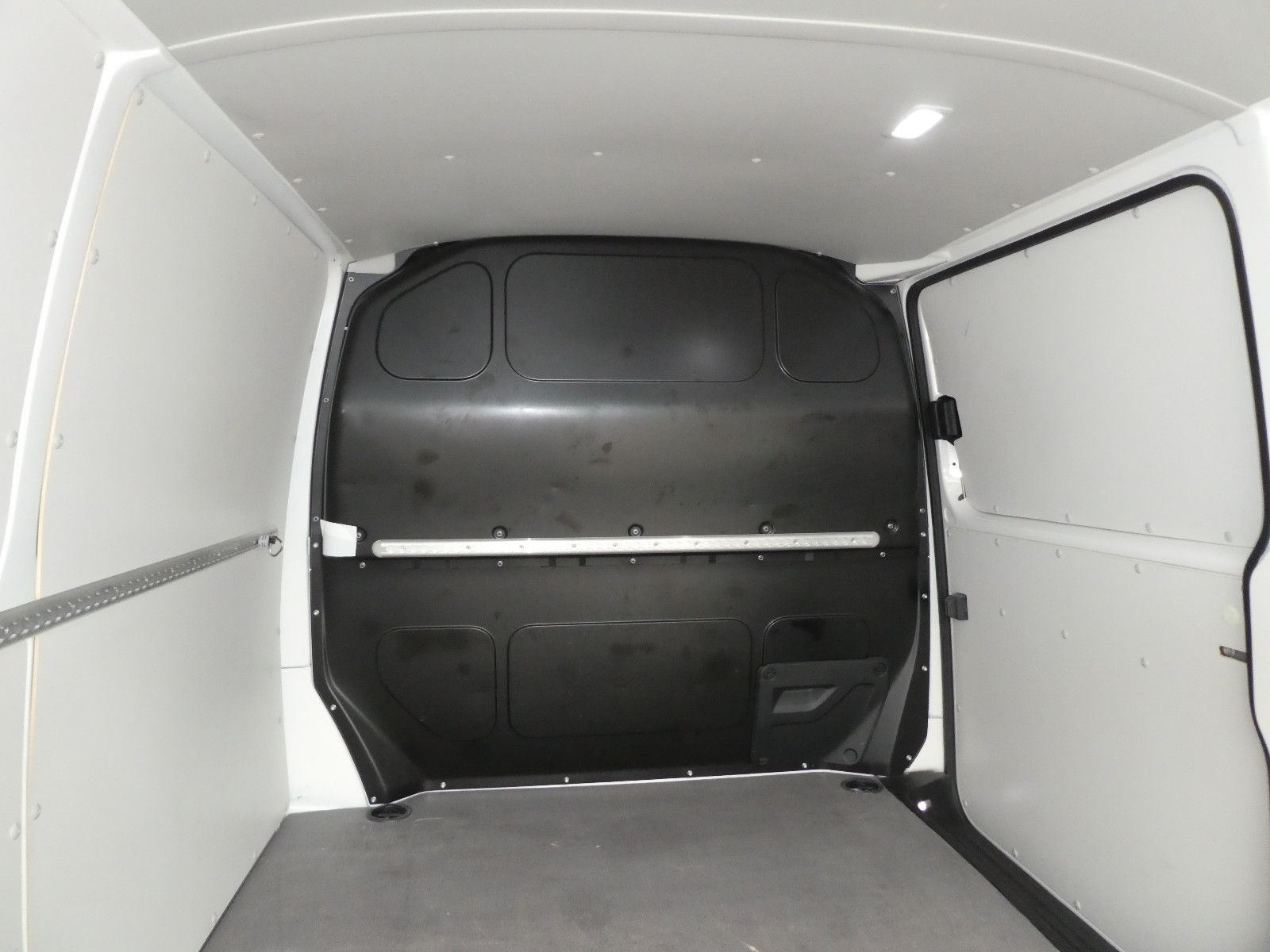Volkswagen T6 TRANSPORTER 2021 г. Белый, пробег 29563 км