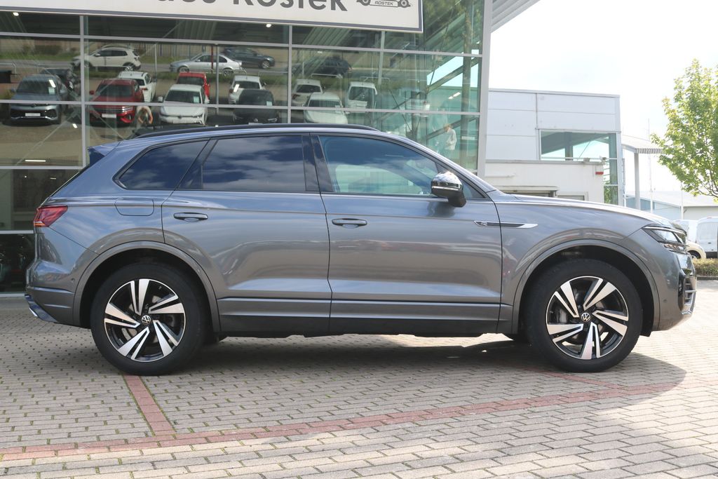 Volkswagen Touareg 2022 г. Серый, пробег 49900 км